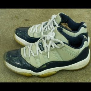 Nike Air Jordan 11 Retro Low “Georgetown” Style